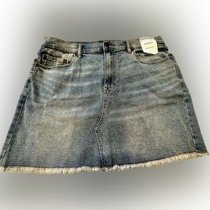 NWT Calvin Klein, mid rise blue jeans skirt size fringed edge, size 32!
